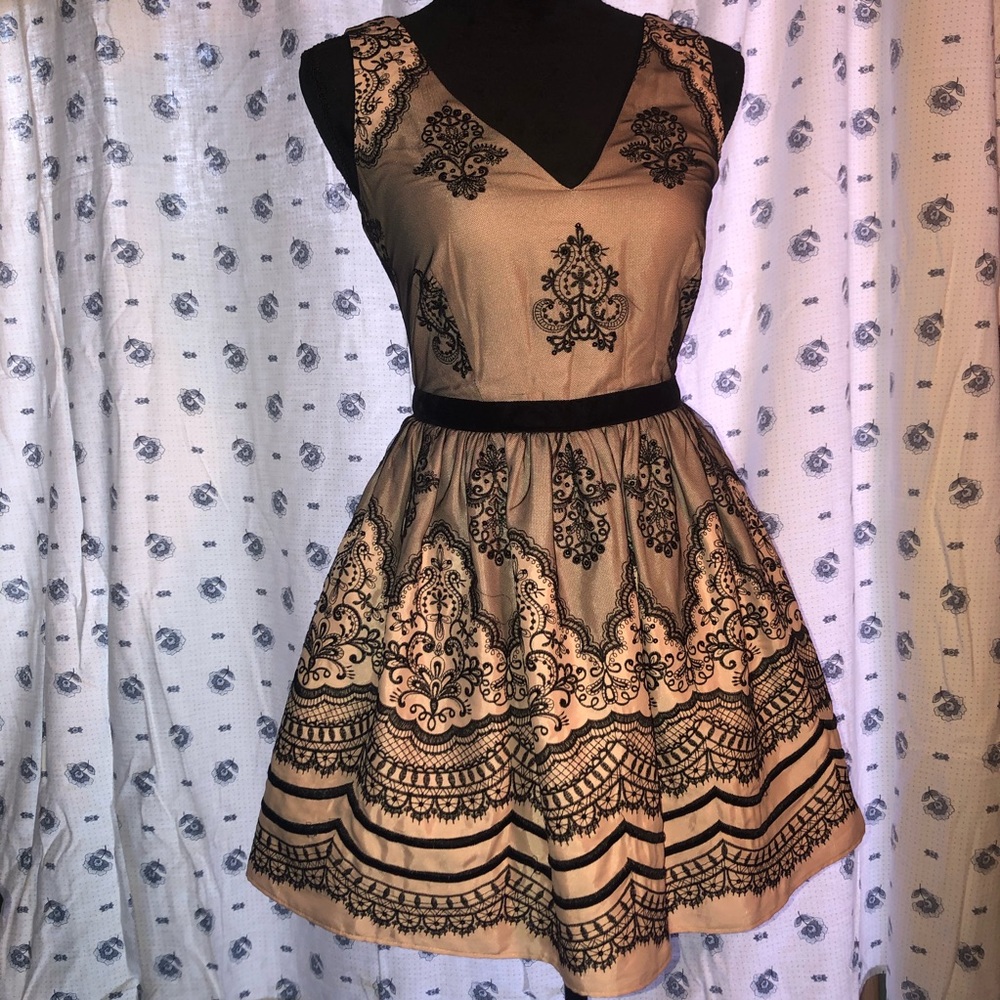 Bebe Dress - Picture 8 of 10